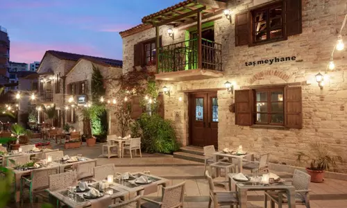 هتل دابل تری بای هیلتون کوش آداسی